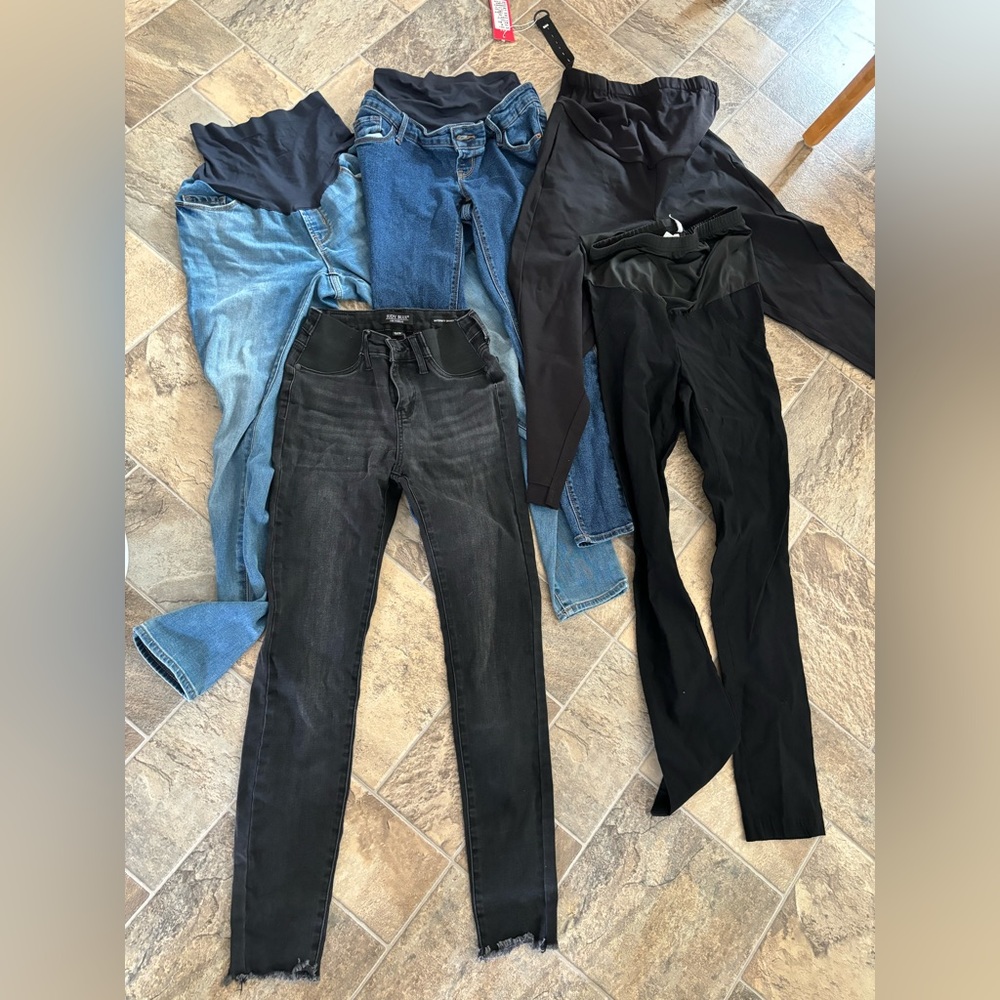 Lot of 7 Old Navy & Judy Blue maternity jeans. Sizes 1/25 - Smoke/pet free